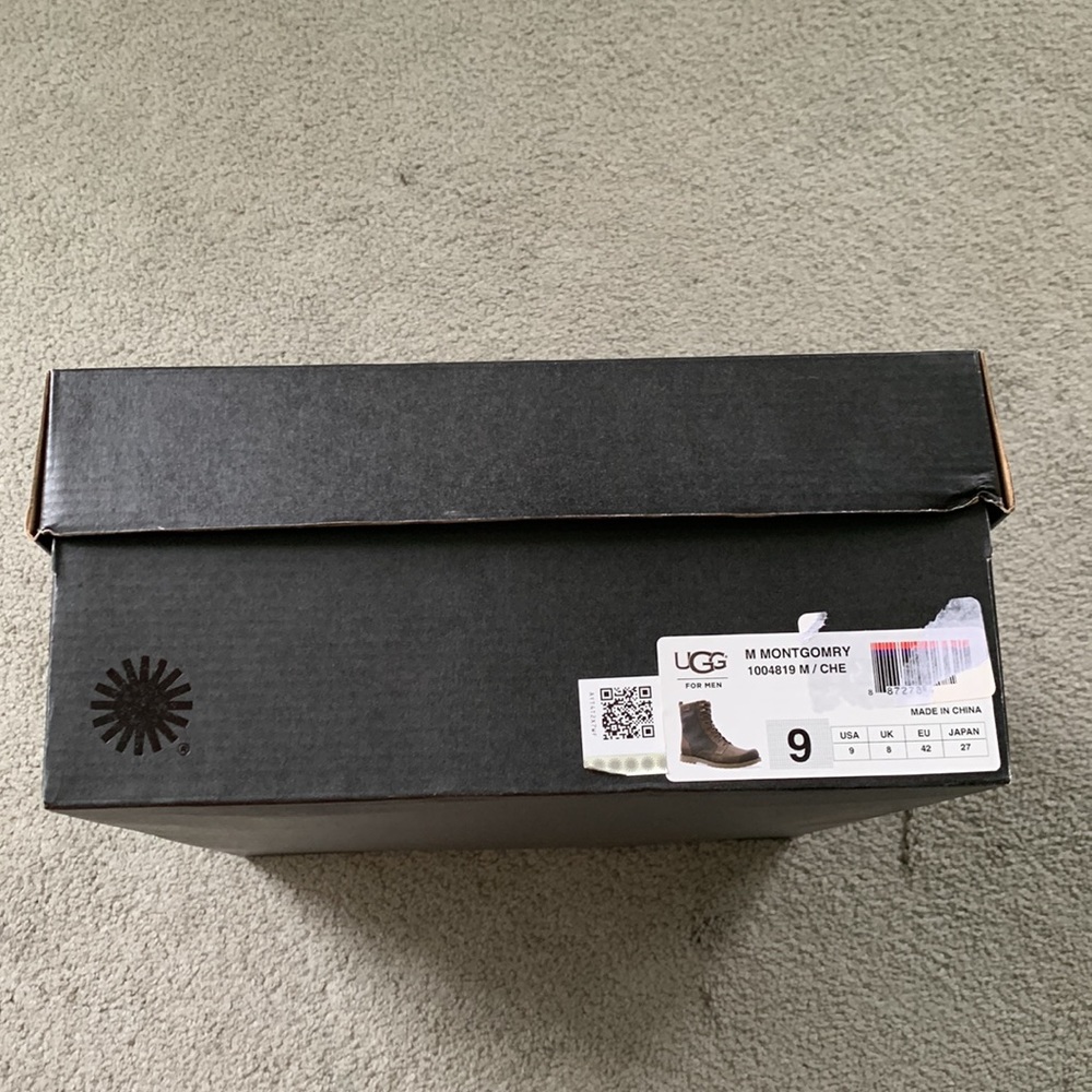 UGG Montgomry Boot - Picture 14 of 15